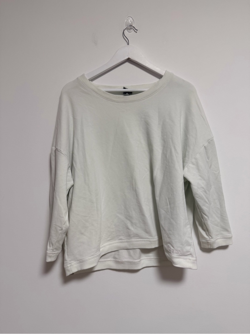Bench Relaxed Crewneck Sweatshirt in off-white - 3/4 sleeves